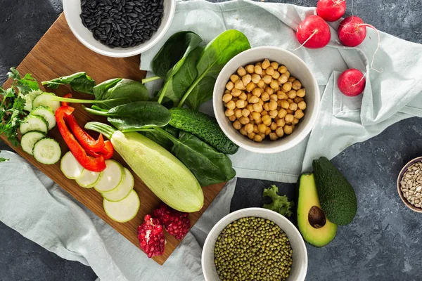 Atur Makanan Mentah Untuk Memasak Makanan Vegetarian — Stok Foto