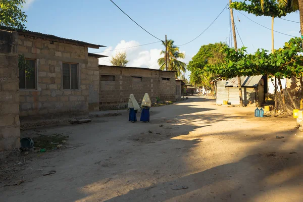 Los Niños Locales Van Escuela Mañana Pueblo Africano Zanzíbar Tanzania — Foto de Stock