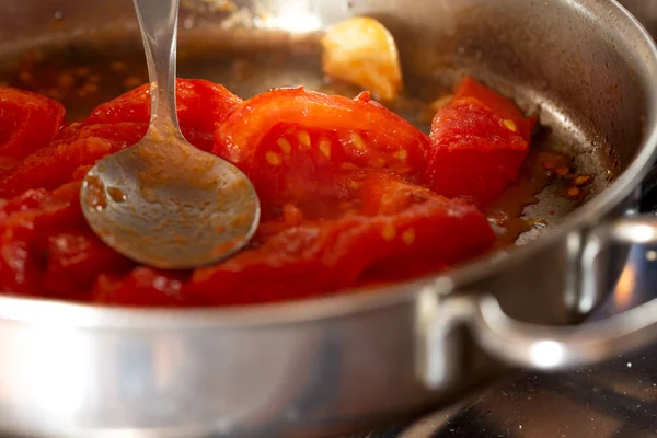 Preparing Healthy Food Roasted Tomatoes Pan Home Kitchen — Stock Photo, Image