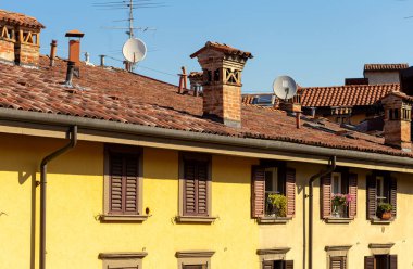 Bergamo, İtalya'da güzel bina cephe. Yaz şehir manzarası