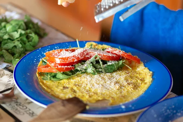 Healthy Breakfast Omelet Tomatoes Arugula Plate Home Kitchen — Stock Photo, Image