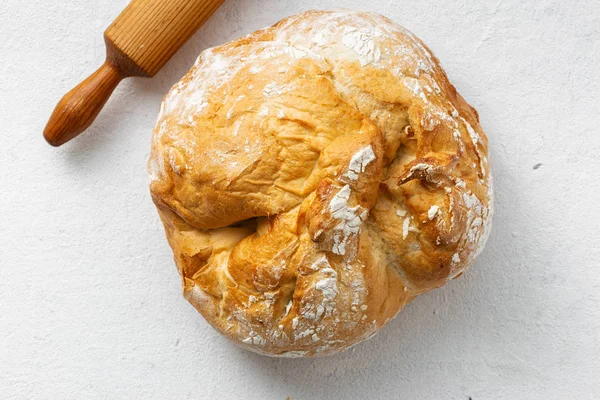白色背景顶视图上的面包面包 — 图库照片