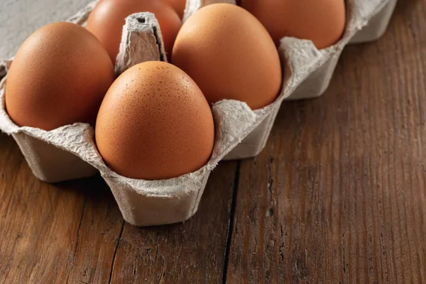 Bruine Eieren Een Kartonnen Dienblad Close — Stockfoto
