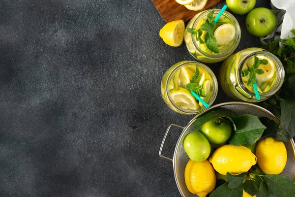 Sommergetränk. zuckerfreie frische Limonade mit Äpfeln und — Stockfoto