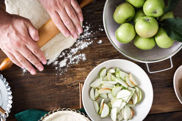 Man Cooking Homemade French Apple Pie Wooden Table Top View — Stock Photo, Image