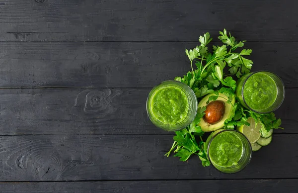 Grüner Detox Smoothie Auf Dunklem Holzhintergrund — Stockfoto