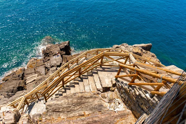 Cinque Terre Milli Parkı'nda deniz boyunca yol, İtalya