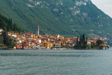 Varenna kasabasının güzel panoramik manzarası, Como Gölü, İtalya