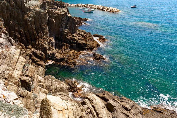 Kayalar Cinque Terre İtalya ile güzel deniz manzarası