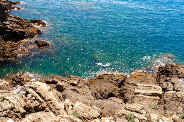 Kayalar Cinque Terre İtalya ile güzel deniz manzarası