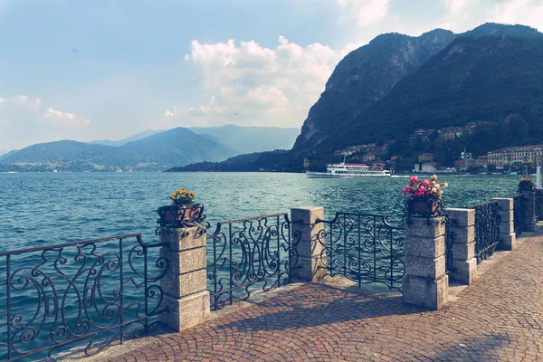 Como İtalya Gölü üzerinde güzel manzara