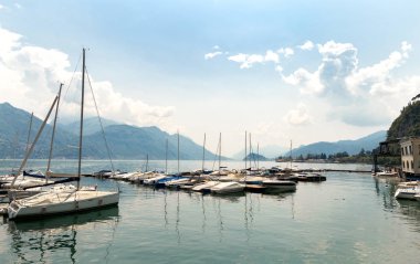 Como Gölü üzerinde güzel İtalyan manzara