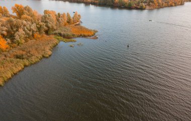 Hava manzaralı İHA renkli sonbahar manzarası