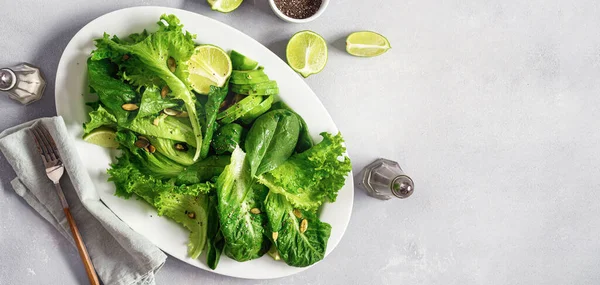 Gezond voedsel concept Dieet groene salade plaat bovenaanzicht — Stockfoto