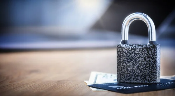 Safe Online Banking Shopping Closed Padlock Credit Card Table Copy — Stock Photo, Image