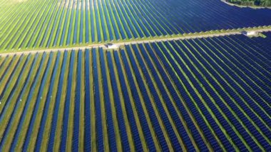 Güneş panelleri ve güneş enerjili Arial görüş alanları