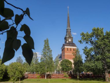 Mora kilise ve Mora kasaba, Dalarna, İsveç yaz 2018 yılında mezarlıkta