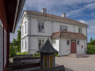 Nathan Soderblom'ın Doğum yeri Trono, Halsingland, İsveç yaz 2018 yılında. Bir rahip, Uppsala 1914 ve 1931 yılları arasında İsveç Kilisesi Başpiskoposu ve 1930 Nobel Barış Ödülü sahibi Soderblom yapıldı.