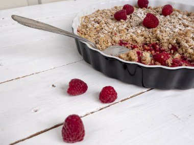 frambuazlı pasta kek ile