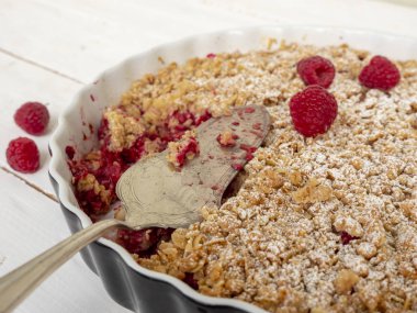 frambuazlı pasta kek ile