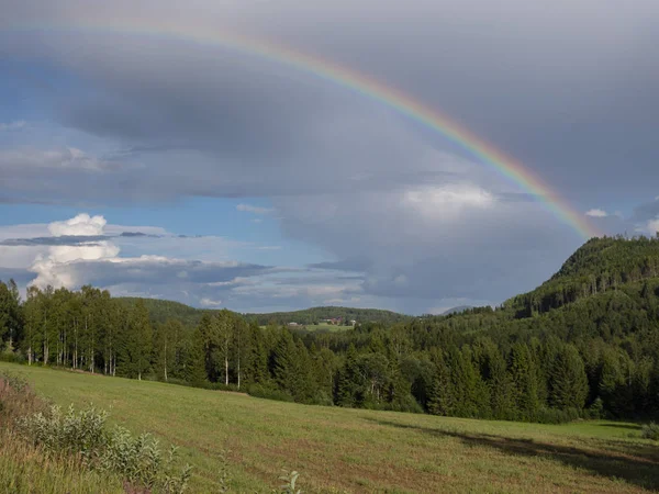 Panoramablick Auf Einen Regenbogen Über Ein Gebirgstal Schweden — Stockfoto