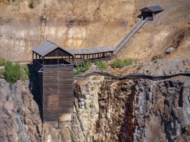 Falu Gruva (Falun Bakır Madeni) Falun, Dalarna, İsveç yaz 2018. Büyük Çukur'un ve sargı maden kuyusu görünümü