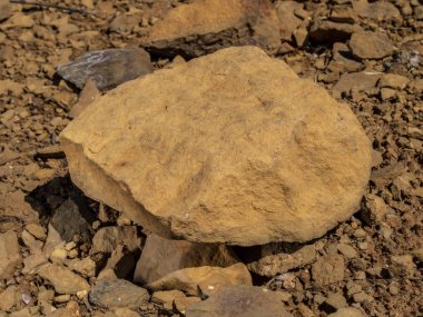 Falun Bakır Madeni 'ndeki bakır madeninin ayrılmasının ardından geriye kalan kayalar.