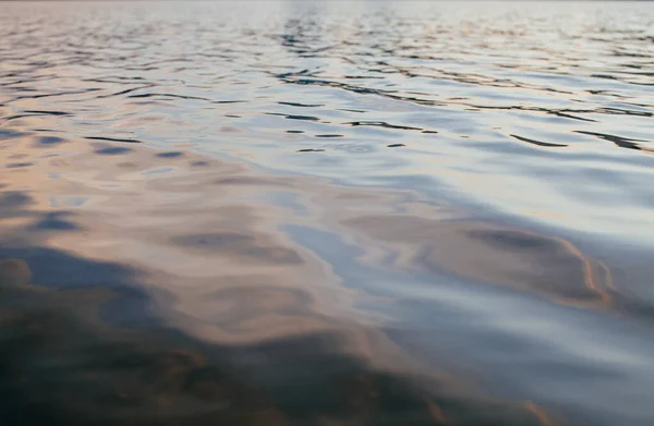 Koyu Dalgalı Göl Yüzeyinin Görüntüsü — Stok fotoğraf