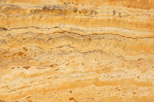 Doğal bir taş, bir parlak sarı mermer Travertino Giallo denilen.