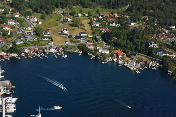 Norveç'te denize yakın Bay üstten görünüm.