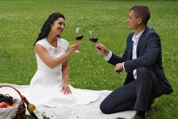 Bride Groom Clink Glasses Wine Picnic Wedding — Stock Photo, Image