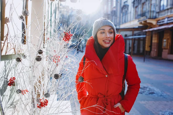 Beautiful Woman Smile Talking Tradidional Christmas Tree Wear Warm Red — Stock Photo, Image