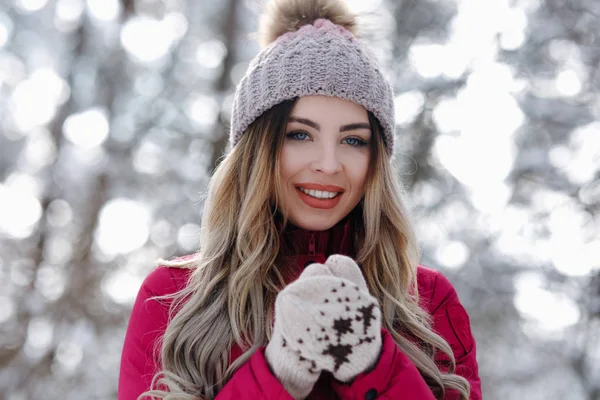 Outdoor Close Portrait Young Beautiful Girl Warm Hands Smile Girl — Stock Photo, Image