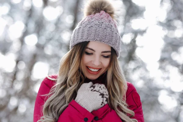 Outdoor Close Portrait Young Beautiful Girl Warm Hands Smile Girl — Stock Photo, Image