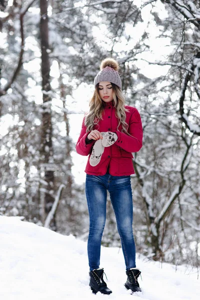 Amazing Young Pretty Woman Wears Knitted Gloves Girl Long Blond — Stock Photo, Image