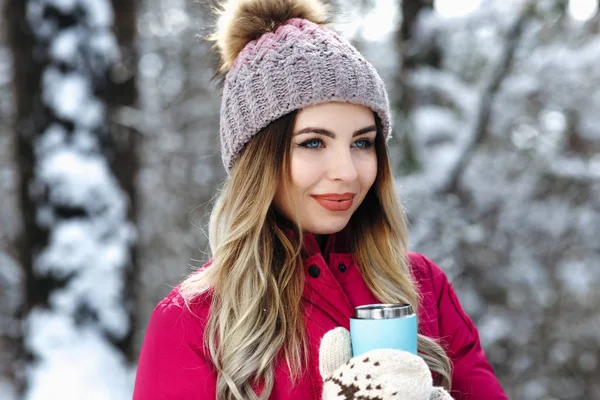 Pretty Woman Drink Hot Beverage Blue Hermocouple She Hold Cup — Stock Photo, Image