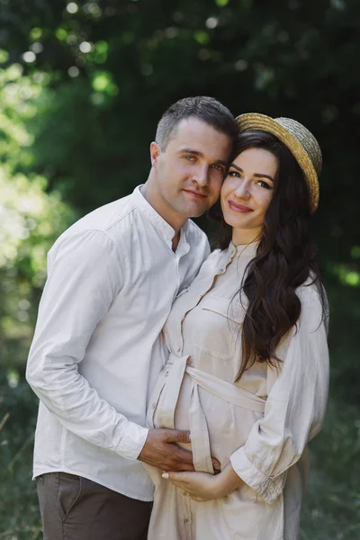 Πορτρέτο Του Συζύγου Και Της Συζύγου Φορώντας Ελαφρά Casual Ρούχα — Φωτογραφία Αρχείου