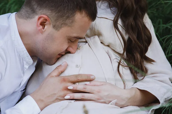 Crop Lovely Husband Touching Kissing Her Pregnant Wife Belly Beautiful — Stock Photo, Image