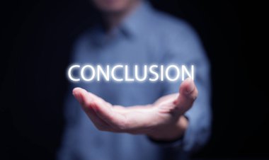 Kapanış sözcüğünün karanlık zemin üzerinde ışık etkisi, nihai konseptin sembolü, özet sonuç, proje kapanışı, başarı stratejisi ve profesyonel iş kararı içeren son hali.