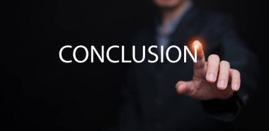 Karanlık arkaplanda parlayan sonuç metnini kapat, nihai kavram sembolü, özet, proje tamamlama, strateji iletişimi ve kurumsal karar alma mekanizması.