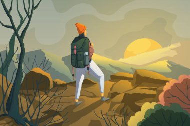 Sırt çantalı bir kadın gün batımının ya da dağın zirvesinde güneşin doğuşunun tadını çıkarıyor. Genç kız gezgin doğa yürüyüşü yapıyor. Sonbahar manzarası. Vektör illüstrasyonu