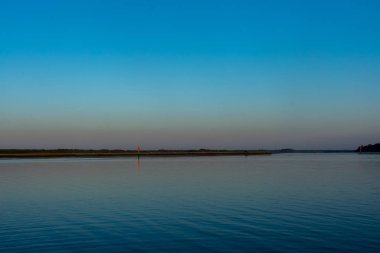 Günün alacakaranlık saatlerinde Kuzey Florida Intercoastal waterway panoramik görüntü