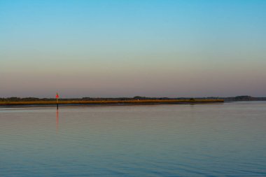Günün alacakaranlık saatlerinde Kuzey Florida Intercoastal waterway panoramik görüntü