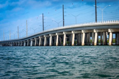 Florida Keys Key West Florida başlı Stock Island girerken Boca Chica Köprüsü Waterlevel atış