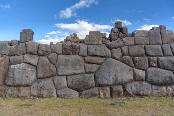 Sacsayhuaman, Cusco, Peru, Güney Amerika üzerindeki tepelerde İnka kültürü tarafından büyük kale ve tapınak kompleksi.