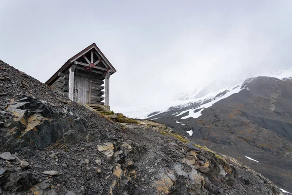 Survival Hut on Exit Glacier, Harding Icefields Trail, Kenai Fjords National Park, Seward, Alaska, Estados Unidos — Fotografia de Stock
