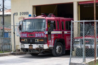 Orange Walk Town, Orange Walk / Belize - 20 Mayıs 2017: Orange Walk Town, Belize 'deki itfaiye aracı.
