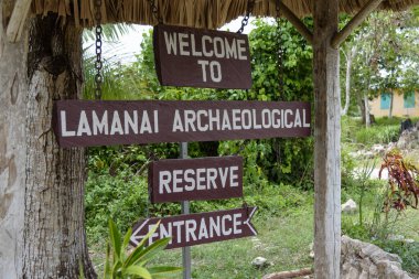 Lamanai, Belize - 21 Mayıs 2017. Lamanai Arkeolojik Rezerv 'in giriş işareti, Belize