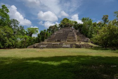 Lamanai Arkeolojik Rezerv 'deki Jaguar Tapınağı, Orange Walk, Belize, Orta Amerika.