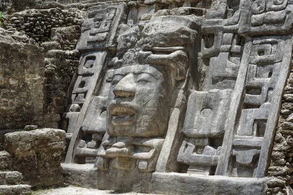 Maske Tapınağındaki Maskeyi Kapat, Lamanai Arkeolojik Rezerv, Turuncu Yürüyüş, Belize, Orta Amerika.